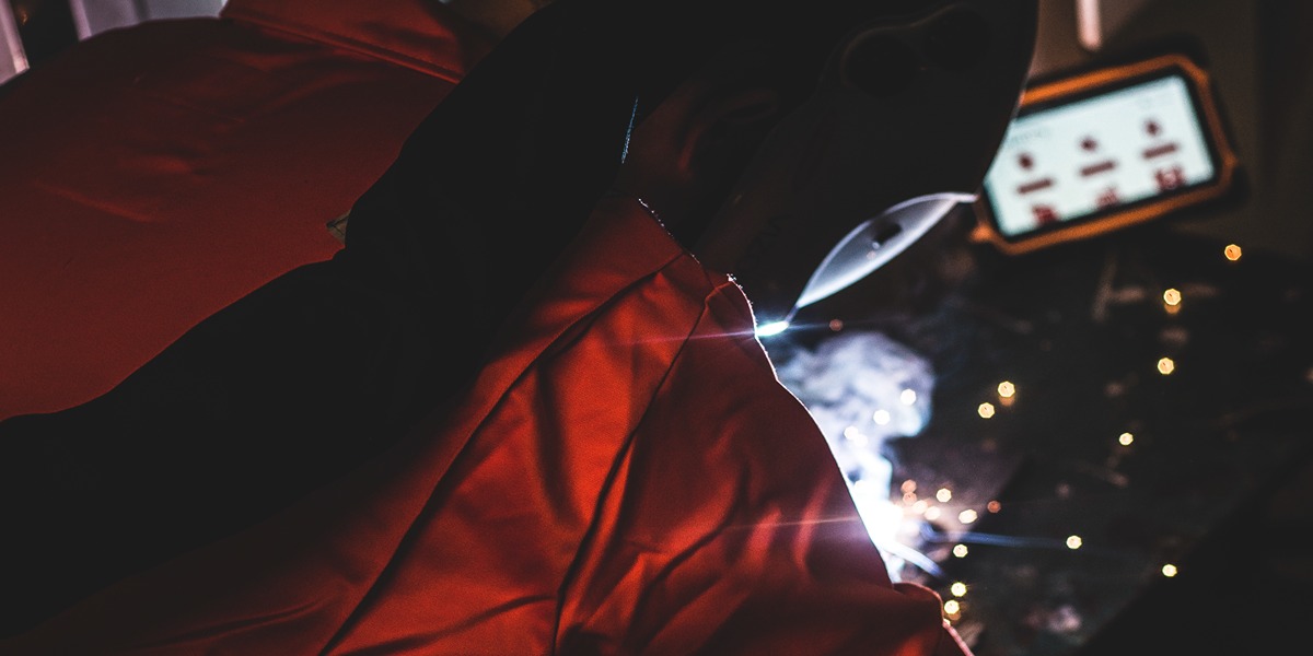 Weld IT welding with screen in backround